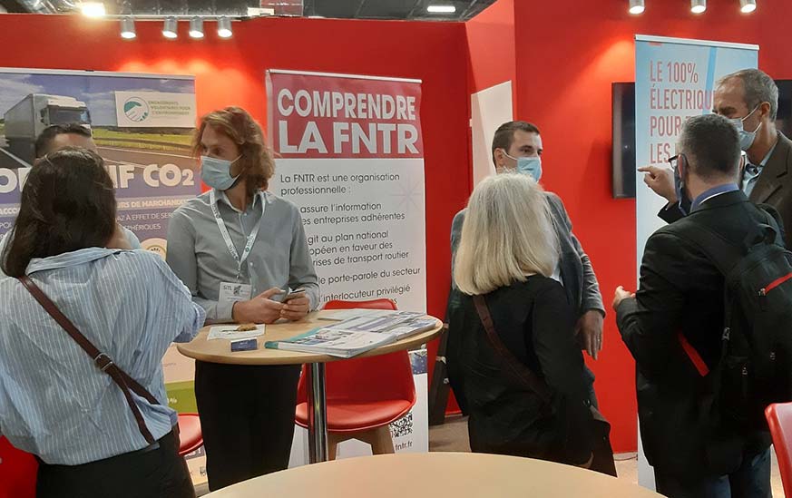 La Fédération a aussi souhaité pour cette nouvelle édition conjuguer l’information avec un service ouvert à tous les transporteurs présents, en proposant une opération inédite avec l’organisation de corners dédiés où ils pouvaient venir poser toutes leurs questions aux délégués métiers présents, aux experts et partenaires Primagaz, Renault Trucks, Eco CO2, Carcept Prev.