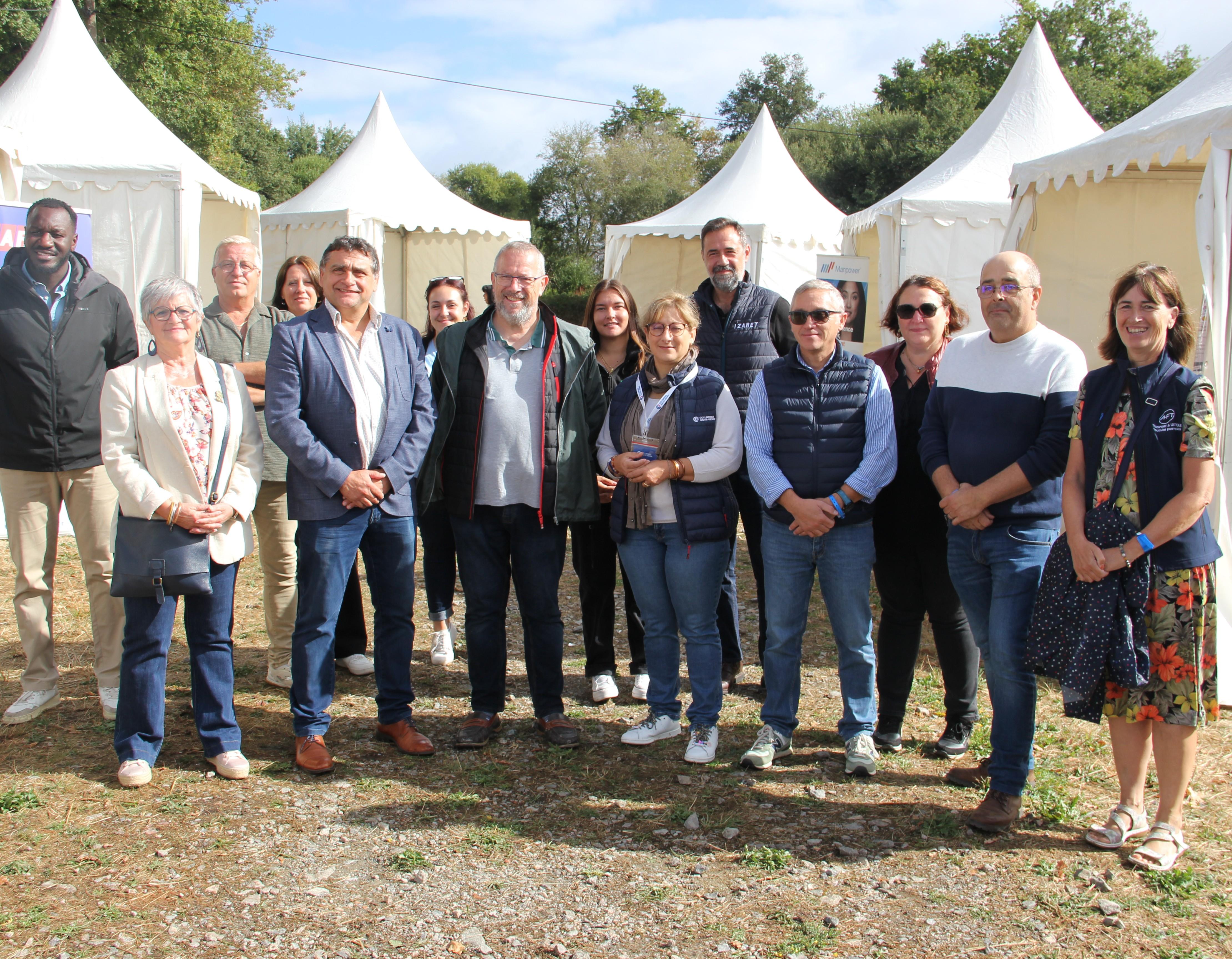 Village emploi photo equipe